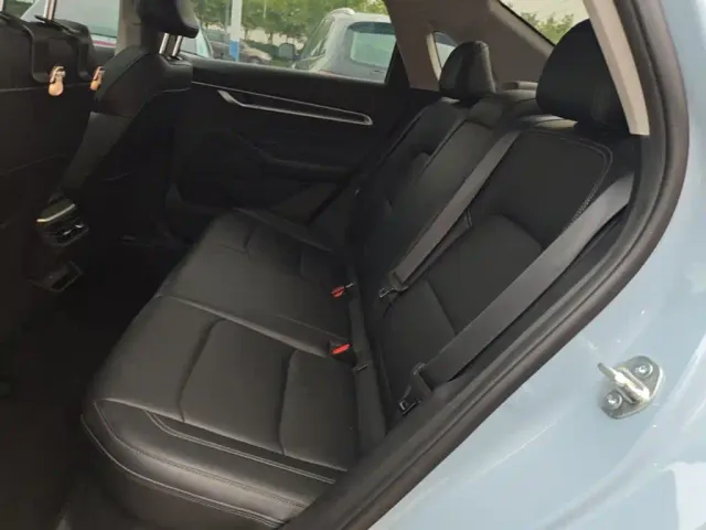Geely Emgrand — Фото автомобиля 16
