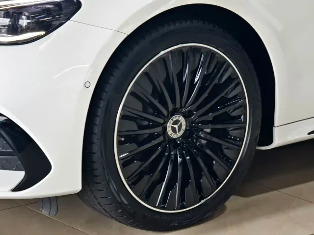 Mercedes-Benz E-Class — Фото автомобиля 5