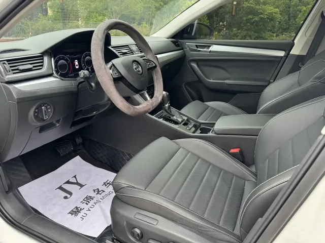 Skoda Superb — Фото автомобиля 4
