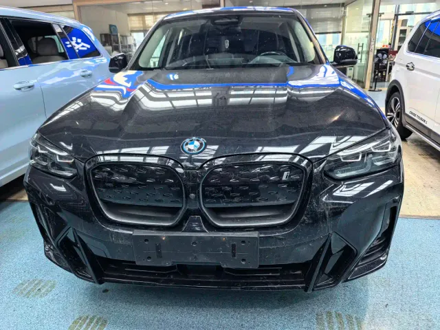 Фотография автомобиля — BMW iX3