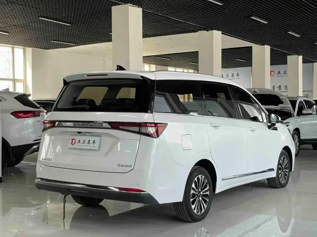 Wuling Jiachen — Фото автомобиля 6