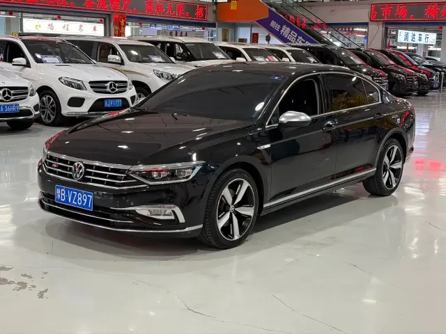 Фотография автомобиля — Volkswagen Magotan