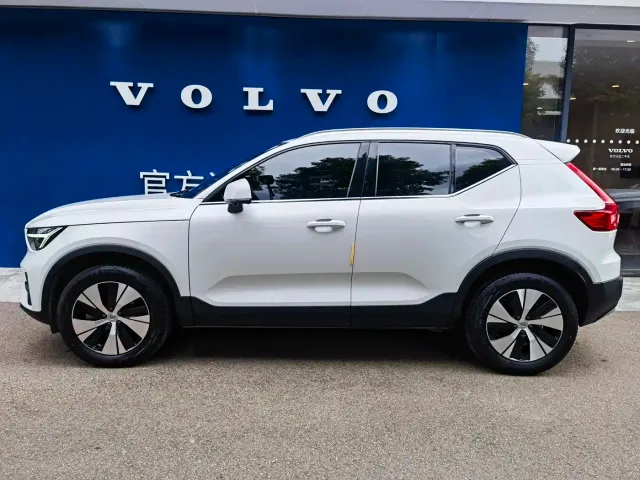 Volvo XC40 — Фото автомобиля 4
