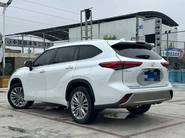 Toyota Highlander — Фото автомобиля 5
