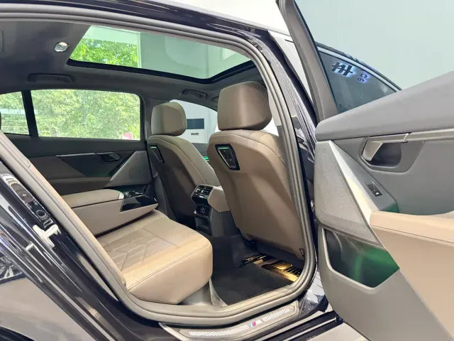 BMW 5 Series — Фото автомобиля 7