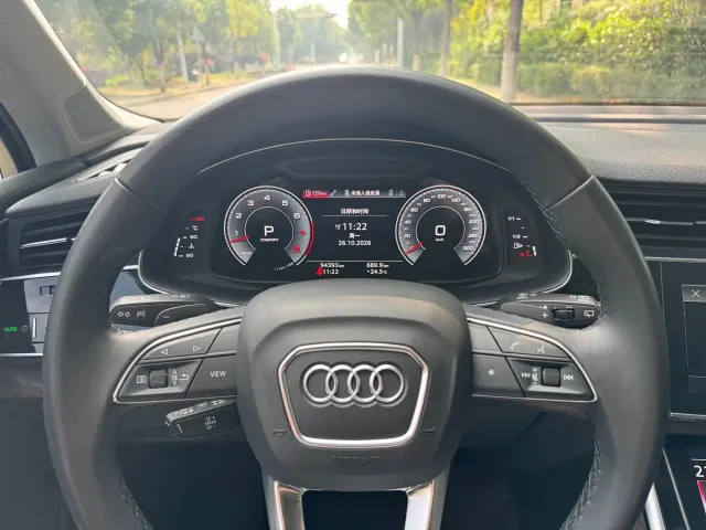 Audi Q7 — Фото автомобиля 10
