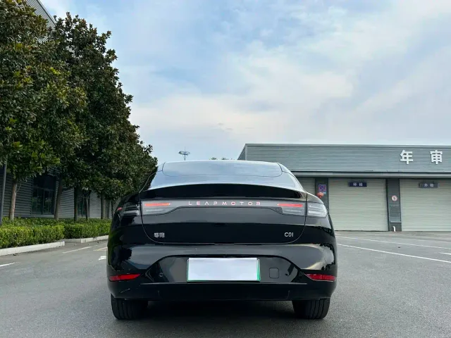 Leapmotor C01 — Фото автомобиля 2