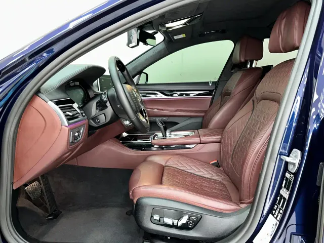 BMW 7 Series — Фото автомобиля 8