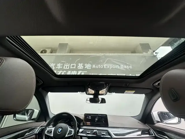 BMW 5 Series — Фото автомобиля 12