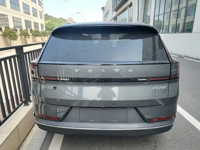 Volvo XC70 Plug-in Hybrid — Фото автомобиля 2