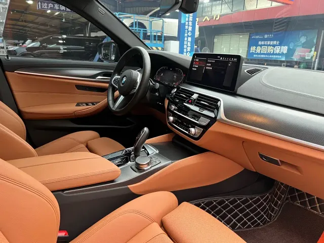 BMW 5 Series — Фото автомобиля 11