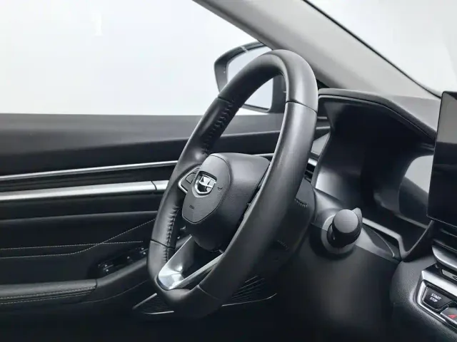 Geely Emgrand — Фото автомобиля 22