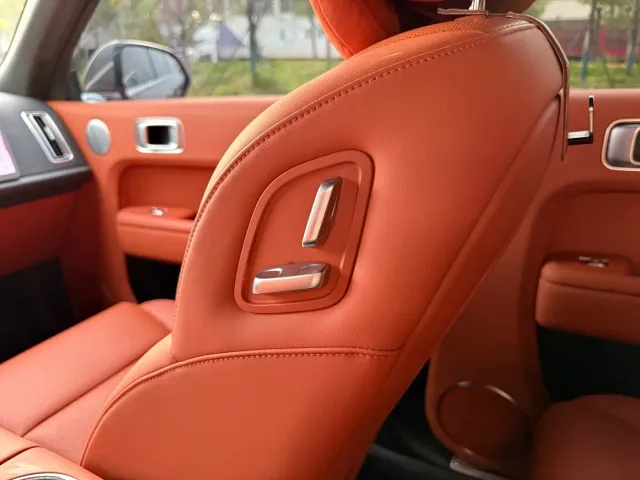 Li Auto L8 — Фото автомобиля 10