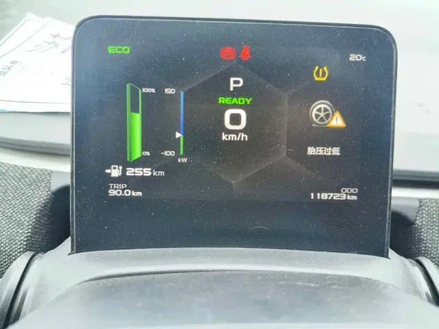 Geely Geometry C — Фото автомобиля 4