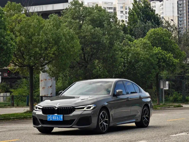 Фотография автомобиля — BMW 5 Series