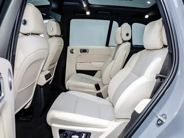 Li Auto L8 — Фото автомобиля 11
