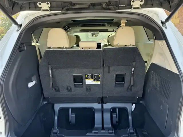 Toyota Granvia 2022 2.5L Hybrid Noble Edition — Фото автомобиля 29