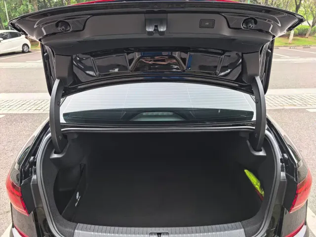 Volkswagen Passat — Фото автомобиля 9