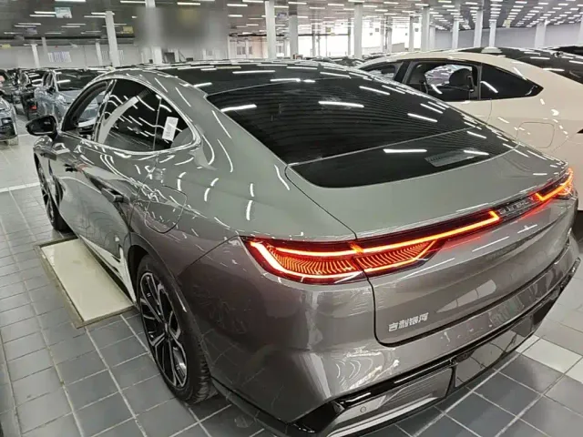 Geely Galaxy E8 — Фото автомобиля 4