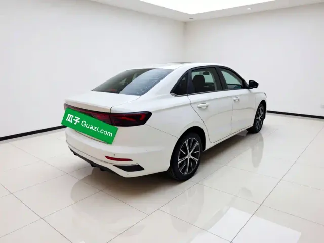 Geely Emgrand — Фото автомобиля 6