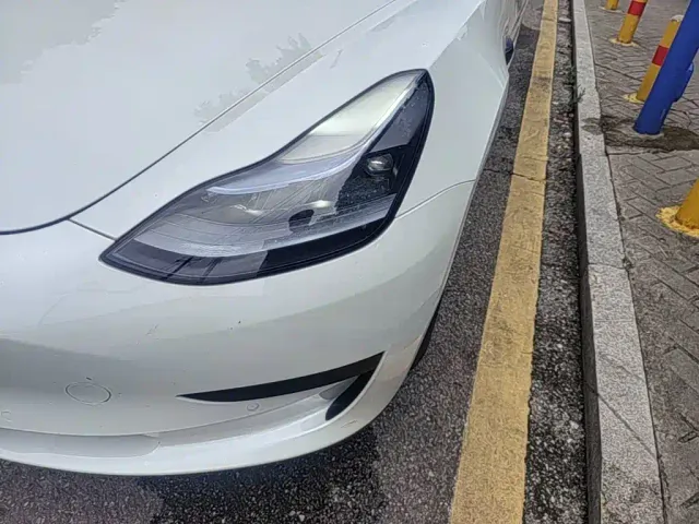 Tesla Model 3 — Фото автомобиля 23