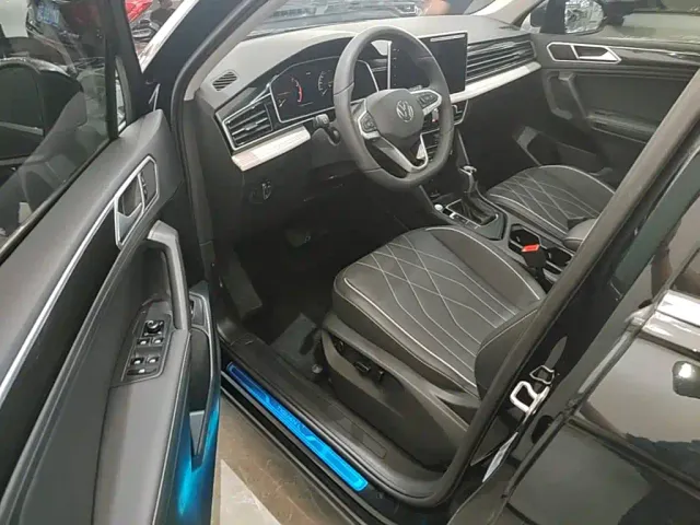 Volkswagen Tiguan L — Фото автомобиля 15