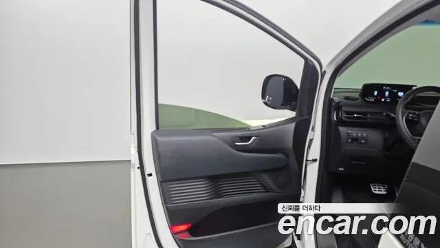 Hyundai Staria Staria 4WD Lounge 9 мест — Фото автомобиля 17