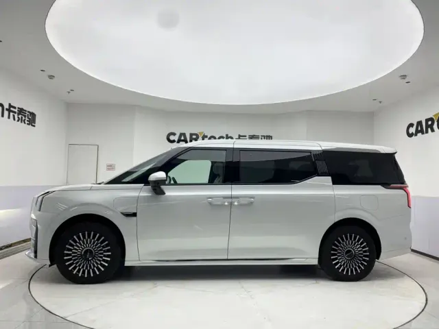 ZEEKR Zeekr 009 2024 6-seat Executive AWD 108kWh — Фото автомобиля 8