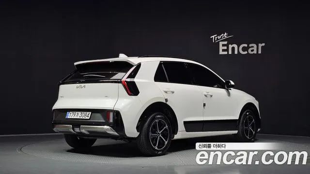 Kia Niro Generation 2 — Фото автомобиля 2