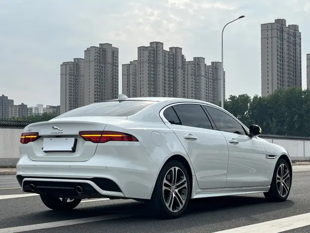 Jaguar XEL — Фото автомобиля 4
