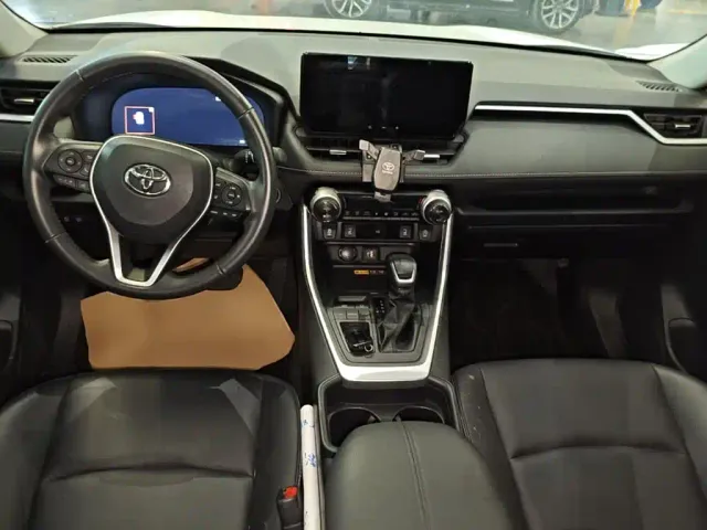 Toyota RAV4 — Фото автомобиля 9