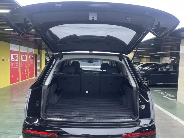 Audi Q7 — Фото автомобиля 14