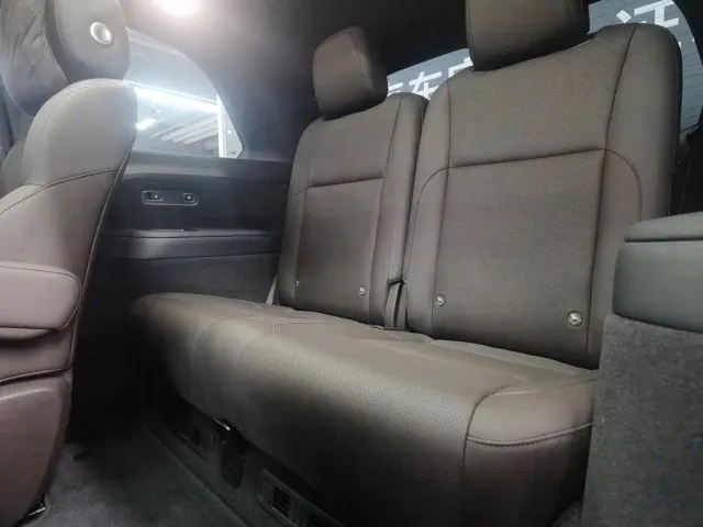 Li Auto L9 — Фото автомобиля 10
