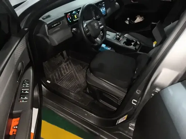 BYD Qin PLUS 2025 DM-i Smart Drive 55KM Leader — Фото автомобиля 7