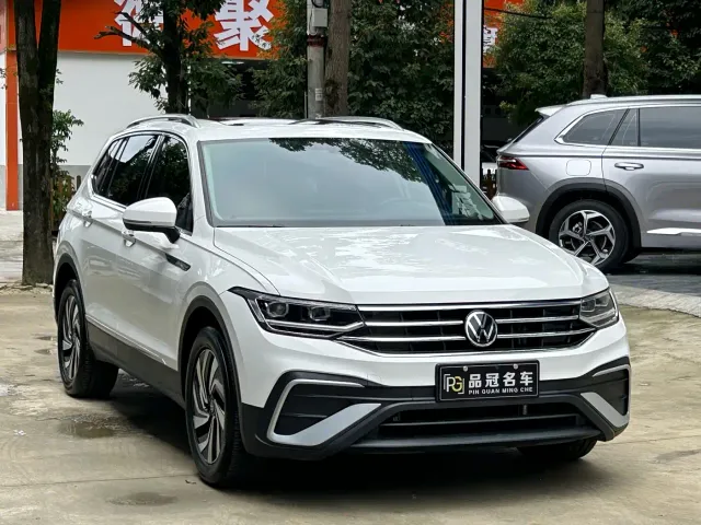 Volkswagen Tiguan L — Фото автомобиля 3