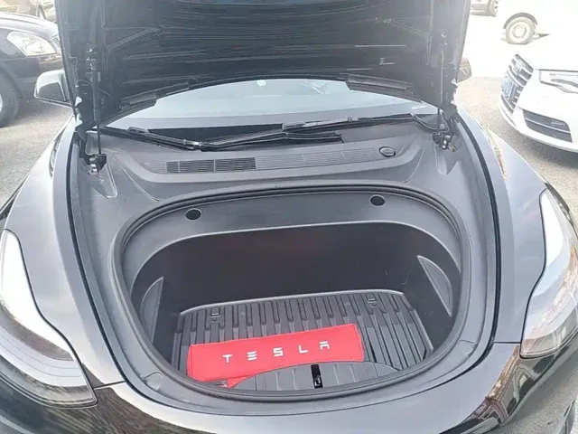 Tesla Model 3 — Фото автомобиля 19