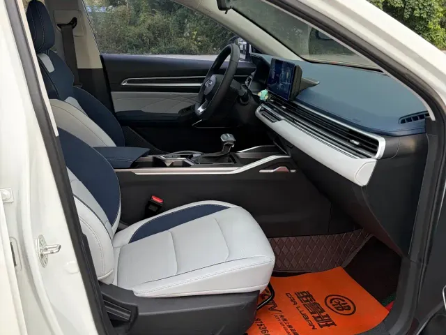 Geely Emgrand — Фото автомобиля 6