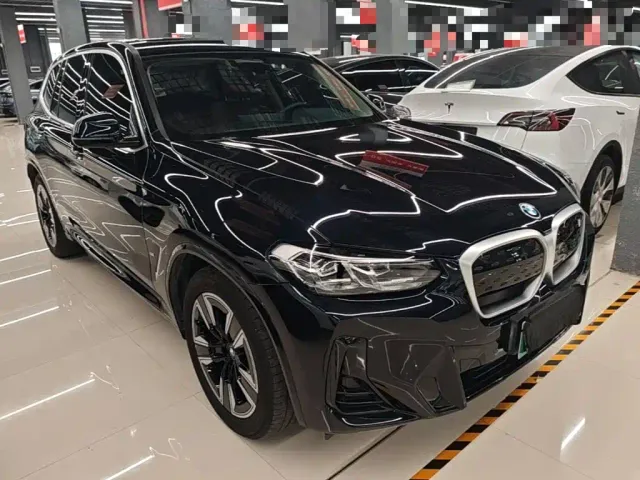 BMW iX3 — Фото автомобиля 3