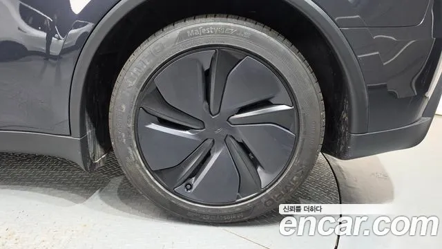 Tesla Model Y — Фото автомобиля 6