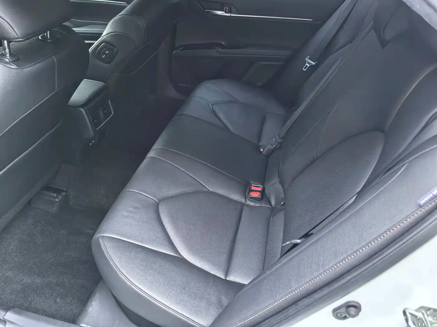 Toyota Camry 2021 Hybrid 2.5HG Luxury Edition — Фото автомобиля 16
