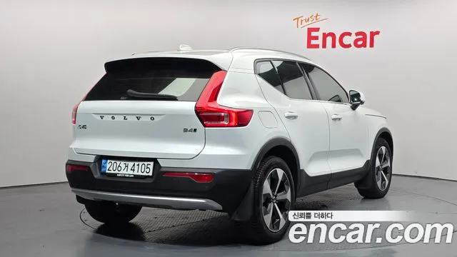 Вольво XC40 B4 Ultimate Bright — Фото автомобиля 2