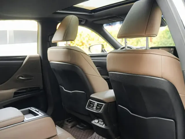 Lexus ES — Фото автомобиля 13