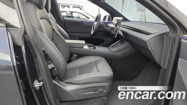 Tesla Model Y — Фото автомобиля 16