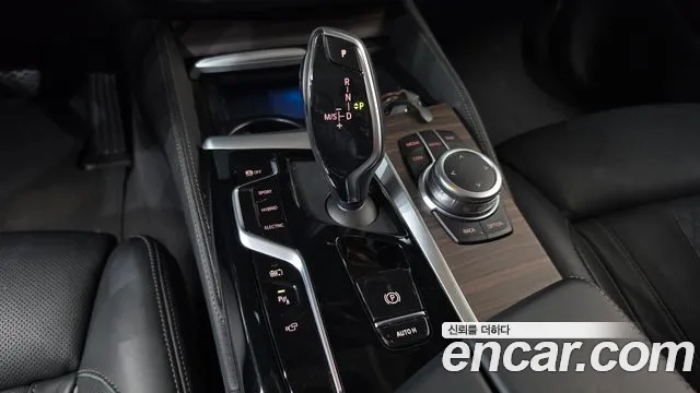 BMW 5 Series G30 — Фото автомобиля 12