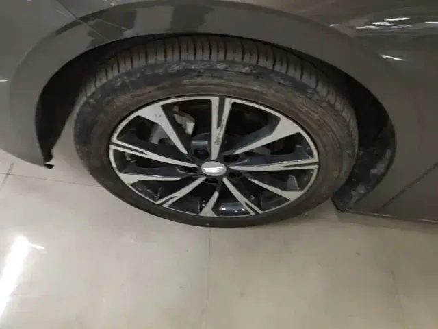 Geely Emgrand — Фото автомобиля 22