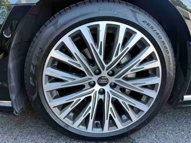 Audi A8 — Фото автомобиля 10