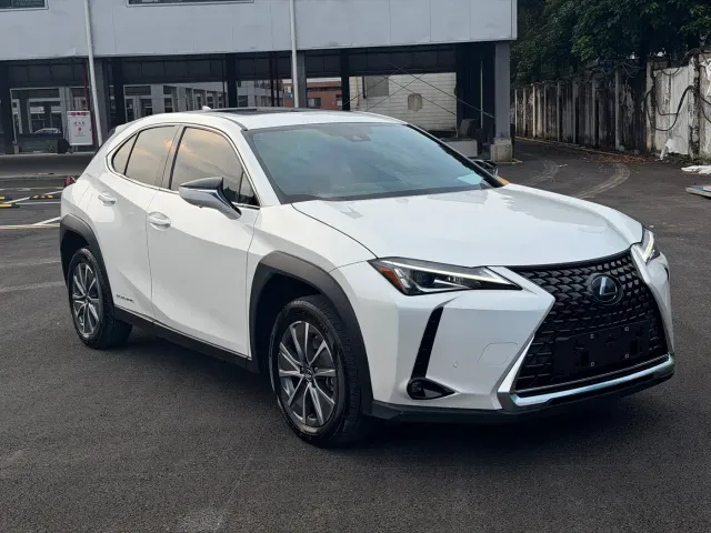 Lexus UX — Фото автомобиля 3