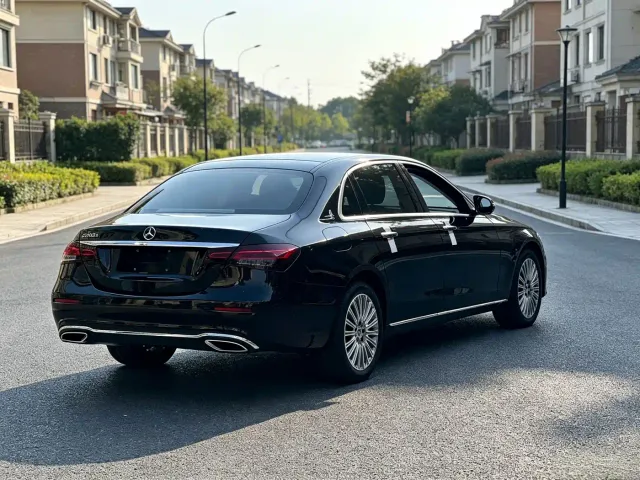 Mercedes-Benz E-Class — Фото автомобиля 7