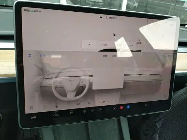 Tesla Model 3 — Фото автомобиля 12