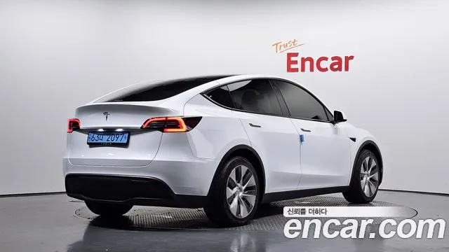 Tesla Model Y — Фото автомобиля 2